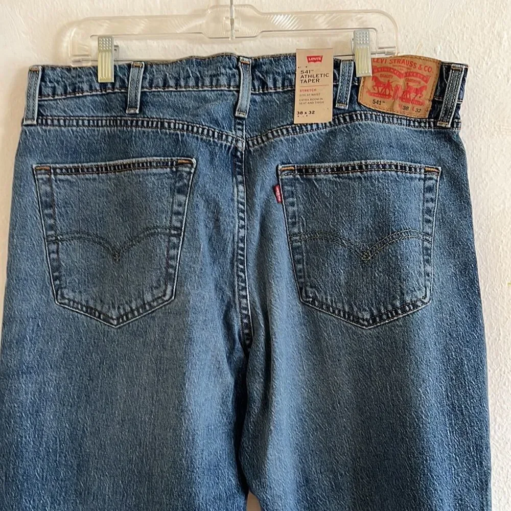 Men’s 541 Athletic Taper Levi’s Jeans Size W 38 L 33